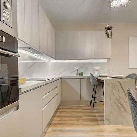 3br Escape Walk To Everything