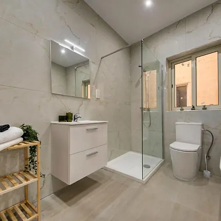 3br Escape Walk To Everything * Gzira