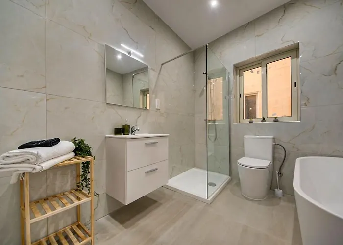 3br Escape Walk To Everything * Gzira