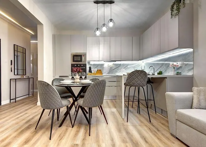 3br Escape Walk To Everything شقة